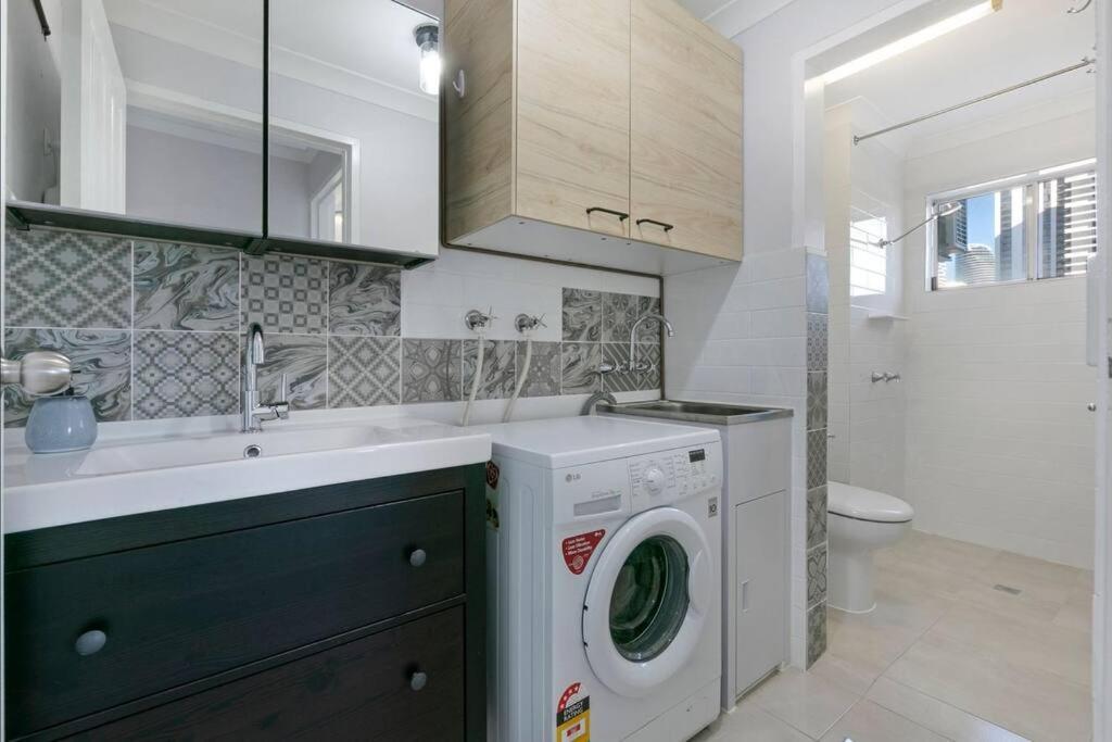 Broadbeach, Stylish Apartment Close To Everything Gold Coast Bagian luar foto