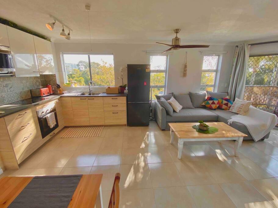 Broadbeach, Stylish Apartment Close To Everything Gold Coast Bagian luar foto